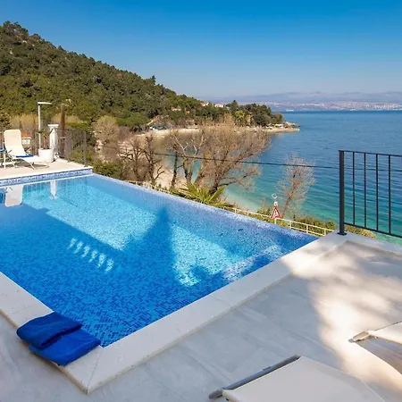 In With House Sea View Apartment