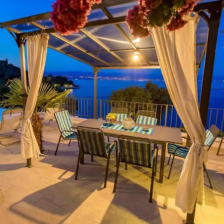 Apartment In With House Sea View