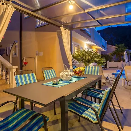 In With House Sea View Medveja