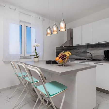 Apartment In With House Sea View *