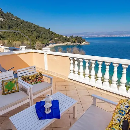 In With House Sea View Medveja