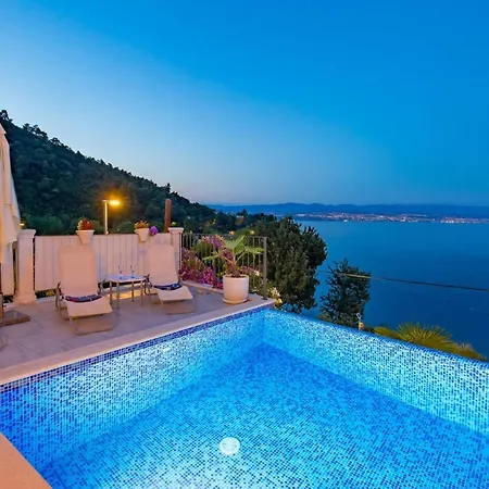 Apartment In With House Sea View *